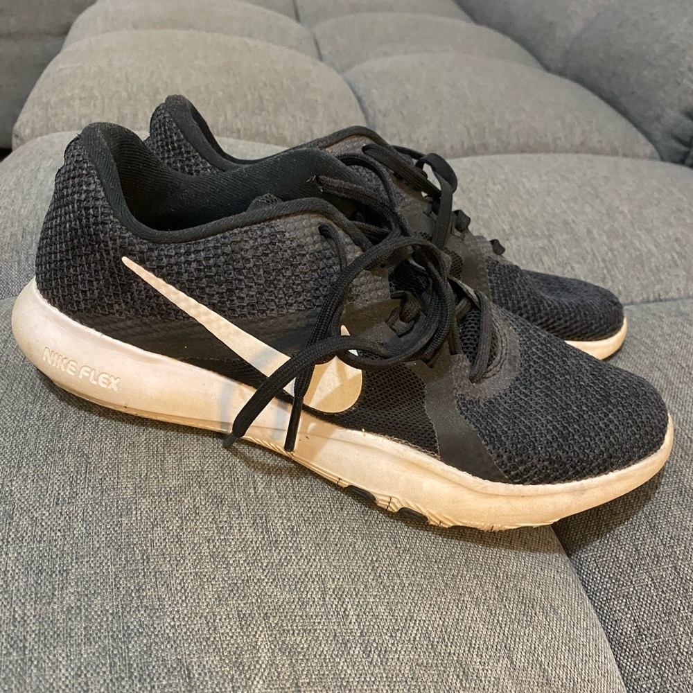 Women’s NIKE gym shoes size 7